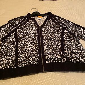 Jacket black and white zipper front